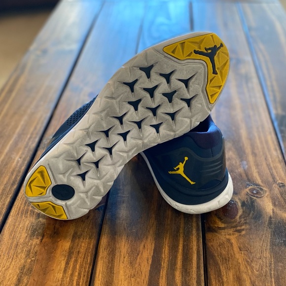Jordan Trainer ST Michigan PE Promo Sz. 13 - Picture 8 of 9